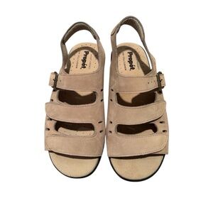 Propet Women's Breeze Comfort Sandal in Dusty Taupe Nubuck Size 6 EE